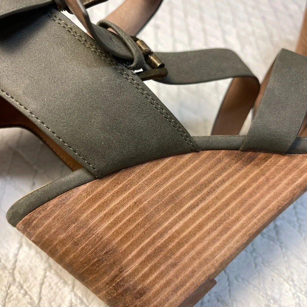 Crown Vintage greyis/ green (dark sage)Wedge Sandals